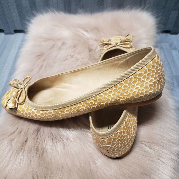 Stuart Weitzman snake embossed Flat Ballet tassel - Picture 4 of 5